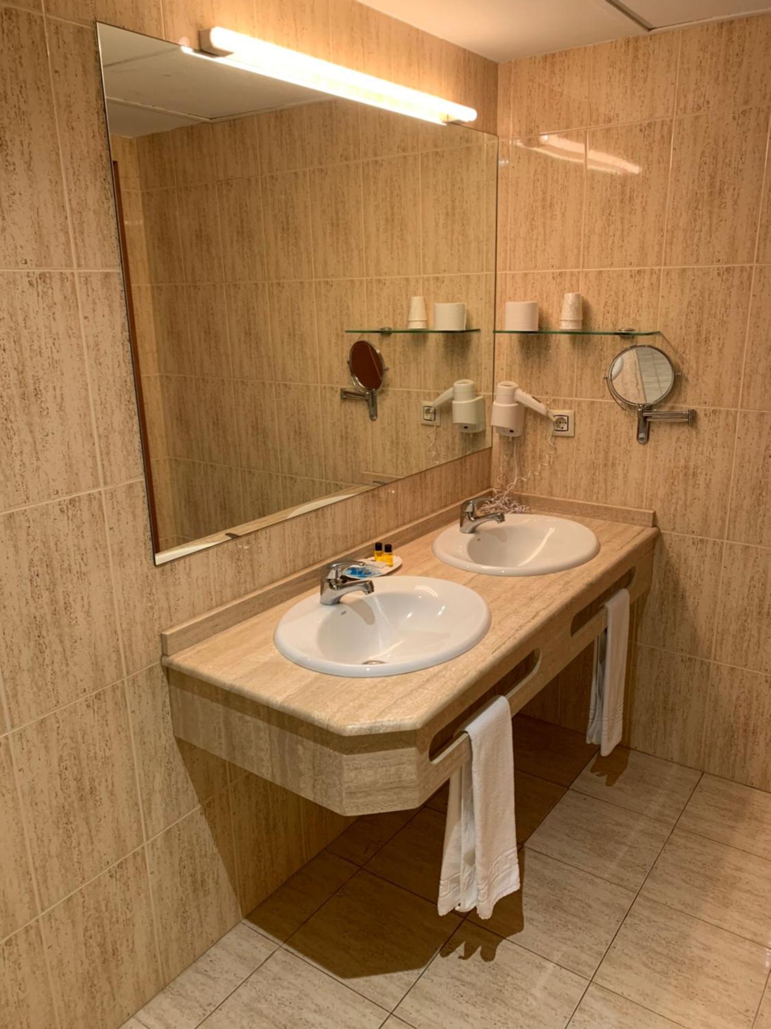 Hotel Barreiro Leira エクステリア 写真