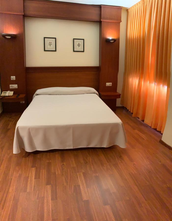 Hotel Barreiro Leira エクステリア 写真